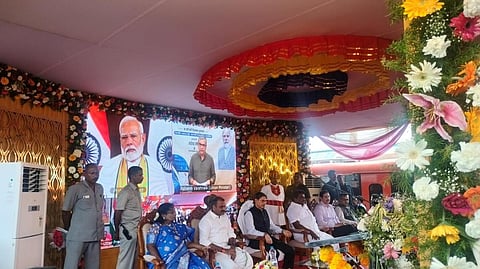 வந்தே பாரத் ரயில் சேவையின் தொடக்க விழா