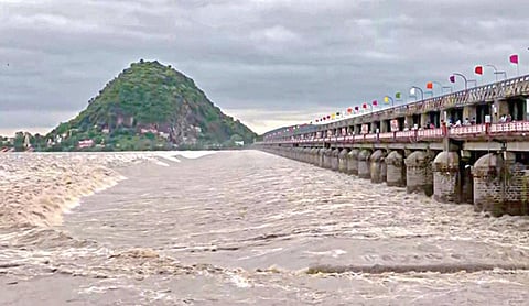 ஆந்திராவில் கனமழைக்கு 10 பேர் உயிரிழப்பு: தெலங்கானாவில் கல்வி நிறுவனங்களுக்கு விடுமுறை