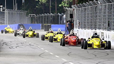 ஃபார்முலா 4 நடைபெற்ற பகுதி வாகன பயன்பாட்டுக்கு திறப்பு: மின் விளக்குகளை அகற்றும் பணி தீவிரம்