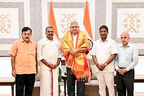 செம்மொழி தமிழ் வளர்ச்சி: குடியரசு துணைத் தலைவருடன் மத்திய இணை அமைச்சர் எல்.முருகன் சந்திப்பு