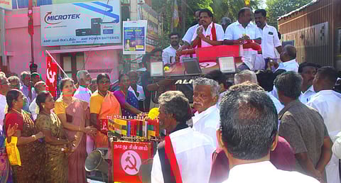 மதுரை மேற்குத்தொகுதி துவரிமானில் நடந்த நன்றி அறிவிப்பு பிரச்சாரத்தில் பேசிய மதுரை எம்பி சு.வெங்கடேசன்.