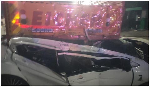 சென்னை அருகே நின்றிருந்த லோடு வேன் மீது கார் மோதி விபத்து: 4 பேர் பலி