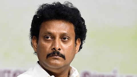 மத்திய அரசு நிதி நிறுத்தப்பட்ட விவகாரம்: பள்ளி கல்வி அதிகாரிகளுடன் அமைச்சர் ஆலோசனை