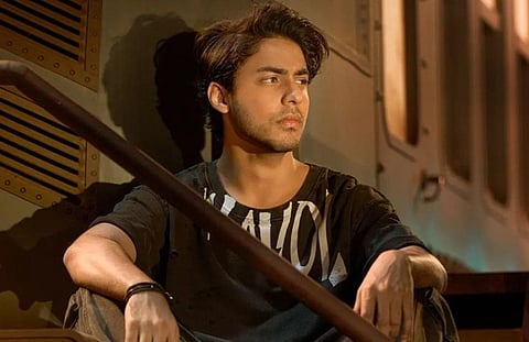 ஷாருக்கான் மகனை நாயகனாக்க துரத்தும் இயக்குநர்கள்!