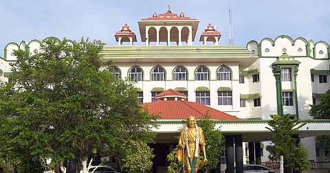 முதல்முறையாக சிறை செல்வோருக்கு தனி சிறை: ஐகோர்ட் கிளை ஆலோசனை