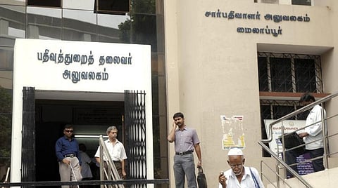 தமிழகத்தில் வெள்ளிக்கிழமை பத்திரப் பதிவுக்கு கூடுதல் டோக்கன் விநியோகம்