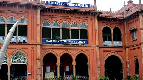 கால்நடை மருத்துவ படிப்பு கலந்தாய்வு: அரசு பள்ளி மாணவர்களுக்கான 7.5% ஒதுக்கீட்டில் 50 பேருக்கு ஆணை