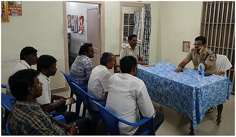 சட்ட விரோத செயல்கள்; பொதுமக்கள் 24 மணி நேரமும் வாட்ஸ் அப்பில் தகவல் அளிக்கலாம்; விருதுநகர் எஸ்.பி.