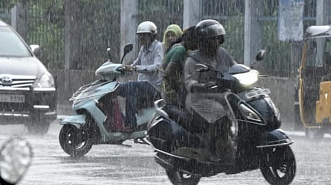 ஆழ்ந்த காற்றழுத்த தாழ்வு பகுதி: தமிழகத்தில் 6 நாட்கள் மழை பெய்ய வாய்ப்பு