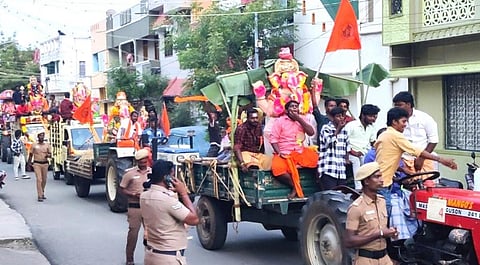 தேனி | ஊர்வலமாக கொண்டு செல்லப்பட்டு வராக நதியில் கரைக்கப்பட்ட விநாயகர் சிலைகள்