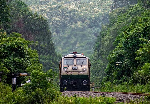 தென்காசி - திருச்செந்தூர் இடையே ரயில் நிலைய நடைமேடைகளை நீட்டிக்க பயணிகள் நலச்சங்கம் கோரிக்கை