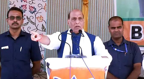 அப்சல் குருவுக்கு மாலை அணிவித்திருக்க வேண்டுமா? - உமர் அப்துல்லாவுக்கு ராஜ்நாத் சிங் கேள்வி