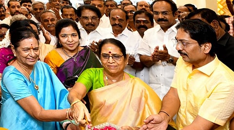 மதுரையில் ‘சாந்தாஸ் சில்க்ஸ்’ திறப்பு