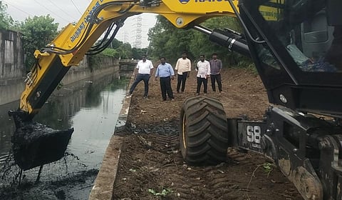 வடகிழக்கு பருவமழையை முன்னிட்டு நீர்வழி கால்வாய்களில் தூர்வாரும் பணிகளை தீவிரப்படுத்தியது மாநகராட்சி