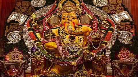 66 கிலோ தங்கம், 325 கிலோ வெள்ளியில் அலங்காரம்: மும்பையில் உள்ள விநாயகர் சிலைக்கு ரூ.400 கோடியில் காப்பீடு