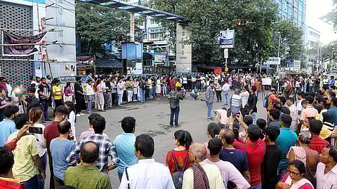 உச்ச நீதிமன்றம் கெடு: கொல்கத்தா மருத்துவர்கள் பணிக்கு திரும்ப மறுப்பு