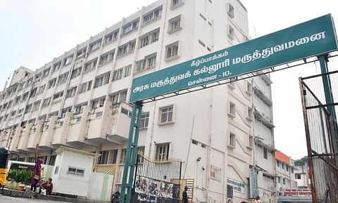 மதுபோதையில் தாக்கியதாக பிரபல பின்னணி பாடகர் மனோ மகன் மீது போலீஸில் புகார்