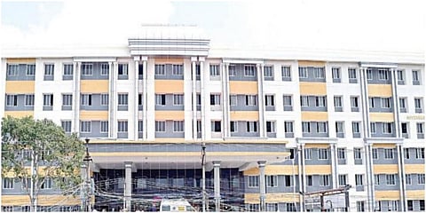 திருவள்ளூர்: அரசு மருத்துவக் கல்லூரி மருத்துவமனை மருத்துவர் மதுபோதையில் சிகிச்சை அளித்ததாக புகார்