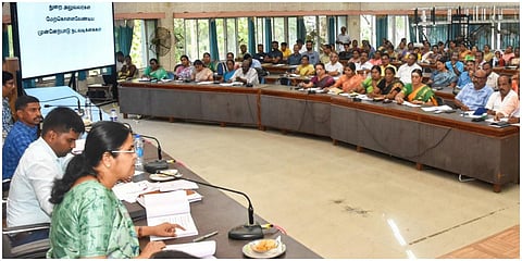 திண்டுக்கல்லில் குரூப்- 2 தேர்வு முன்னேற்பாடுகள் குறித்த ஆலோசனைக் கூட்டம் ஆட்சியர் மொ.நா.பூங்கொடி தலைமையில் நடைபெற்றது.