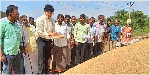 தஞ்சாவூர் அருகே மருங்குளத்தில் உள்ள நெல் கொள்முதல் நிலையத்தில் உணவுத்துறை செயலாளர் ஜெ. ராதாகிருஷ்ணன் ஆய்வு செய்தார்