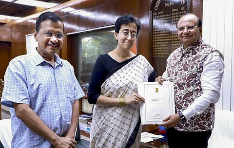 டெல்லி முதல்வர் கேஜ்ரிவால் ராஜினாமா; ஆட்சி அமைக்க உரிமை கோரினார் ஆதிஷி!