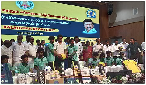 கும்பகோணம்: விளையாட்டு வீரர்கள் 100 பேருக்கு விரைவில் அரசுப் பணி; அமைச்சர் உதயநிதி தகவல்