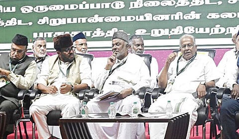 இந்திய யூனியன் முஸ்லிம் லீக் சார்பில்,‘வக்பு சட்டத் திருத்த மசோதா ஆலோசனைகளும், ஆட்சேபனைகளும்' தலைப்பிலான கருத்தரங்கம் இந்திய யூனியன் முஸ்லிம் லீக் தேசிய தலைவர் கே.எம்.காதர் மொய்தீன் தலைமையில் சென்னை தேனாம்பேட்டை, காமராஜர் அரங்கத்தில் நேற்று நடைபெற்றது. இதில், கட்சியின் தேசிய அமைப்புச் செயலாளர் இ.டி.முஹம்மது பசீர் எம்.பி., மற்றும் நிர்வாகிகள் கலந்து கொண்டனர். படம்: ம.பிரபு