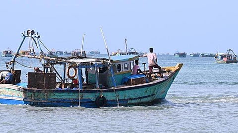 தமிழக மீனவர்கள் மீதான தாக்குதலை தேசிய பிரச்சினையாக கருத வேண்டும்: மத்திய அரசுக்கு ஓபிஎஸ், முத்தரசன் வலியுறுத்தல்