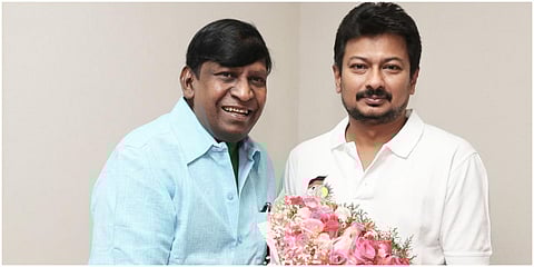 மதுரையில் துணை முதல்வர் உதயநிதிக்கு, நடிகர் வடிவேலு பூங்கொத்து கொடுத்து வாழ்த்து தெரிவித்தார் | படம்: எஸ்.கிருஷ்ணமூர்த்தி.