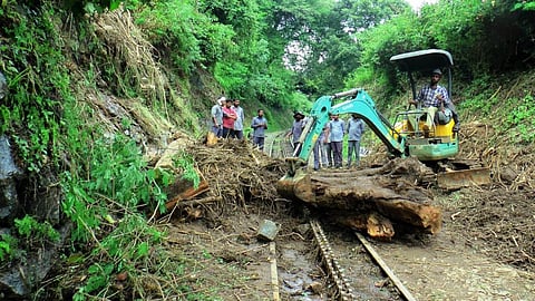 குன்னூர் மலை ரயில் பாதையில் சீரமைப்பு பணி தீவிரம்