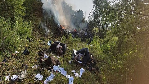 புனேவில் ஹெலிகாப்டர் விழுந்து விபத்து: மூவர் உயிரிழப்பு