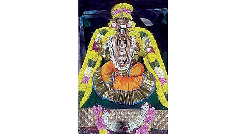 வேண்டும் வரம் அருளும் நவராத்திரி வழிபாடு 2: ராஜ ராஜேஸ்வரி திருக்கோலம்