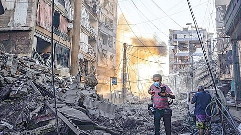 இஸ்ரேல் - ஈரான் தாக்குதல் வியூகங்களால் மத்திய கிழக்கு நாடுகளில் அச்சம்: போர் பதற்றம் குறித்து மோடி அவசர ஆலோசனை