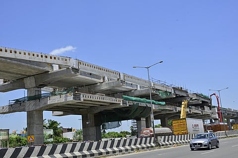 பூந்தமல்லியில் நடைபெற்று வரும் மெட்ரோ ரயில் நிலையம் அமைக்கும் பணி.