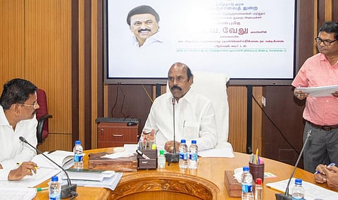 மழைக்காலத்தில் பாதிப்பின்றி முன்னெச்சரிக்கை நடவடிக்கை: அதிகாரிகளுக்கு அமைச்சர் அறிவுரை