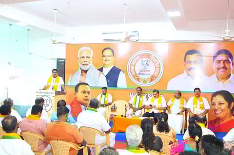 “உறுப்பினர் சேர்க்கையில் அலட்சியம் காட்டாதீர்” - புதுச்சேரி பாஜகவுக்கு மேலிட பொறுப்பாளர் அறிவுரை