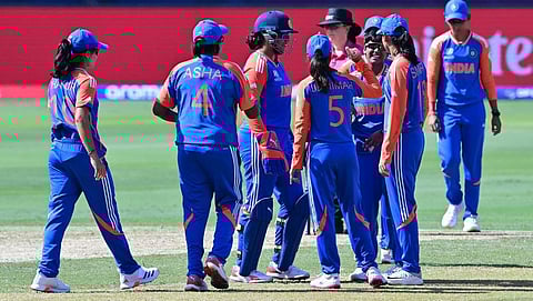 இலங்கையுடன் இன்று பலப்பரீட்சை: வெற்றி நெருக்கடியில் இந்திய மகளிர் அணி