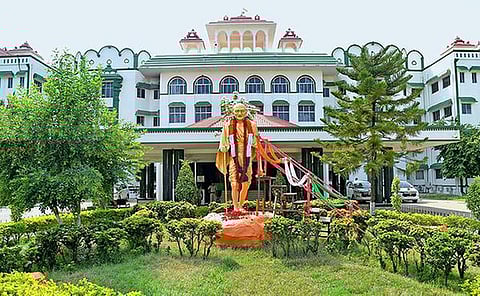 சட்டக் கல்லூரி மாணவருக்கு தமிழ் வழி கல்வி சான்றிதழ்: உயர் நீதிமன்றம் உத்தரவு.