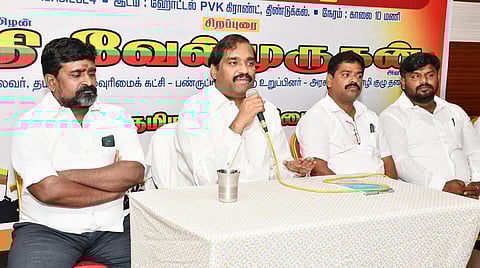 செய்தியாளர்களுக்கு பேட்டியளித்த தமிழக வாழ்வுரிமைக்கட்சி மாநில தலைவர் வேல்முருகன் எம்.எல்.ஏ., படம்: நா.தங்கரத்தினம்.