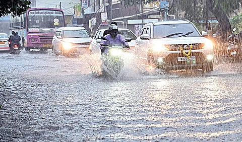 தமிழகத்தில் மிக கனமழை பெய்ய வாய்ப்புள்ள மாவட்டங்களுக்கு அரசு எச்சரிக்கை