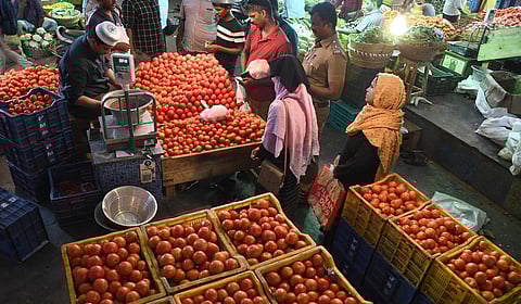 கோயம்பேடு சந்தையில் தக்காளி கிலோ ரூ.42 ஆக குறைந்தது