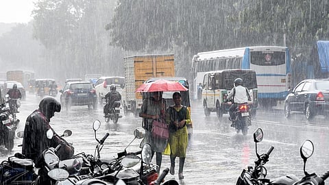 கனமழை எச்சரிக்கை: மருத்துவ குழுக்களை தயார் நிலையில் வைத்திருக்க பொது சுகாதார துறை இயக்குநர் அறிவுறுத்தல்