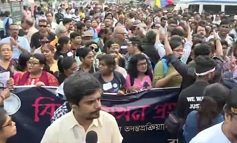 கொல்கத்தாவில் பேரணியாகச் சென்ற மருத்துவர்கள்