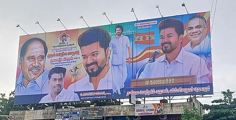 புதுச்சேரி முதல்வர் ரங்கசாமி படத்துடன் விஜய் கட்சி மாநாட்டு பேனர்!