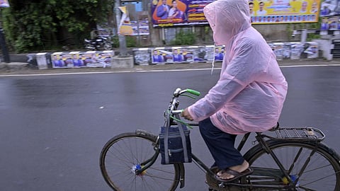 ஆந்திராவில் கனமழை: இயல்பு வாழ்க்கை பாதிப்பு