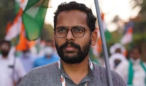 கட்சி விரோத செயலில் ஈடுபட்டதாகக் கூறி கேரள காங்கிரஸ் நிர்வாகி பி.சரின் நீக்கம்