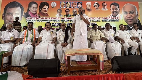 காங்கிரஸ் கட்சி பதவியில் இருந்து மயூரா ஜெயக்குமாரை நீக்க வலியுறுத்தி தீர்மானம்