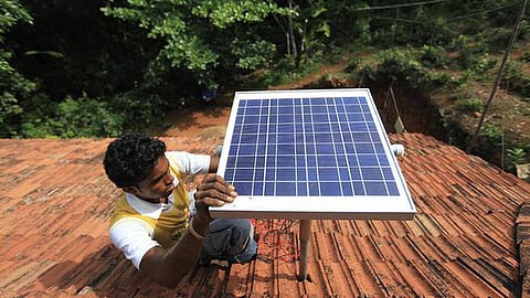 தமிழகத்தில் சூரியசக்தி மின்சாரத்தை சேமித்து இரவில் வழங்க வேண்டும்: மத்திய அரசு நிறுவனத்திடம் மின்வாரியம் கோரிக்கை