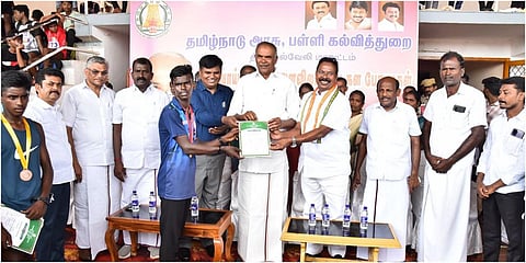 திருநெல்வேலியில் நடந்த தடகளப் போட்டிகளில் வெற்றி பெற்றவர்களுக்கு சபாநாயகர் அப்பாவு பரிசுகள் மற்றும் சான்றிதழ்களை வழங்கினார்.