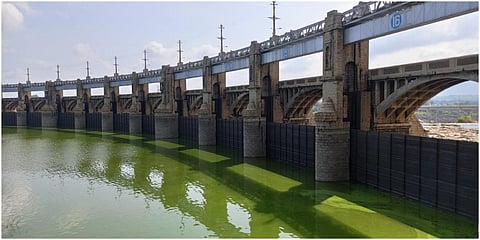 மேட்டூர் அணைக்கு நீர்வரத்து விநாடிக்கு 29,850 கன அடியாக உள்ள நிலையில், நடப்பாண்டில் 2-வது முறையாக நீர்மட்டம் 100 அடியை எட்டியது.